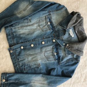 Cropped denim jacket with hood